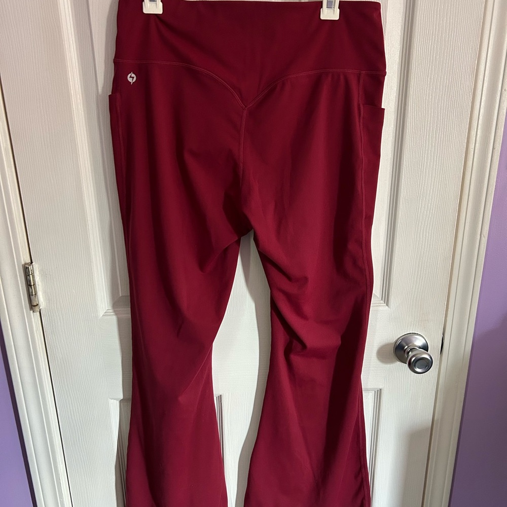 POPFLEX Crisscross Hourglass Flared Leggings with Pockets - Ruby - Picture 4 of 5